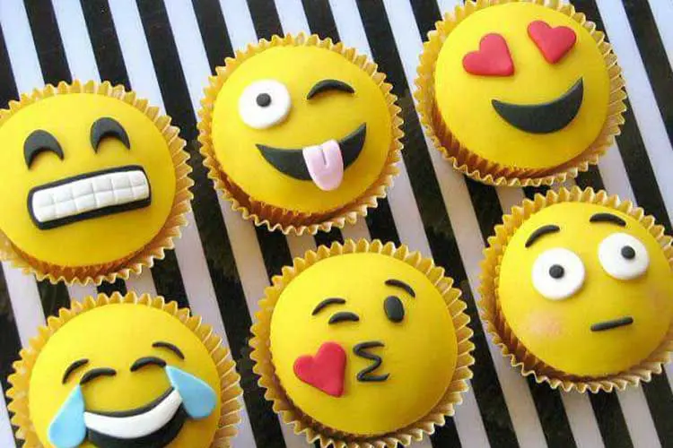Cupcakes for kids, Emoji