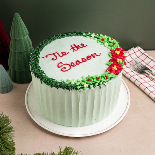 Holiday Wreath Cake view 3