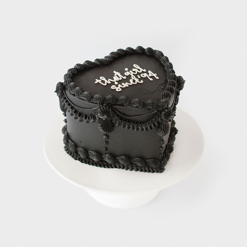 Black Vintage Heart Cake view 2