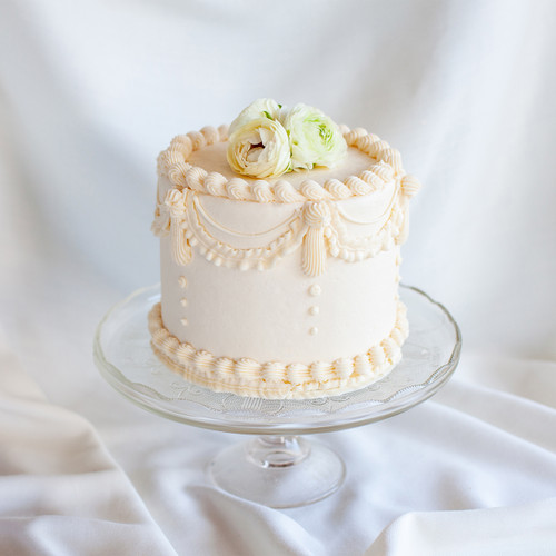 White Vintage Cake view 1