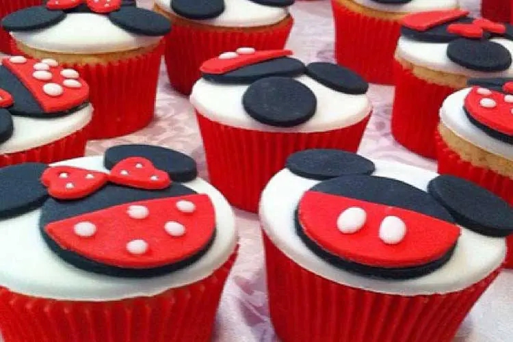 Cupcakes for kids, Disney, Mickey and minnie